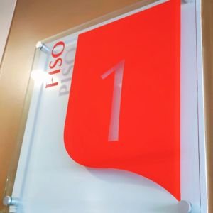 Señalética personalizada para interiores y exteriores